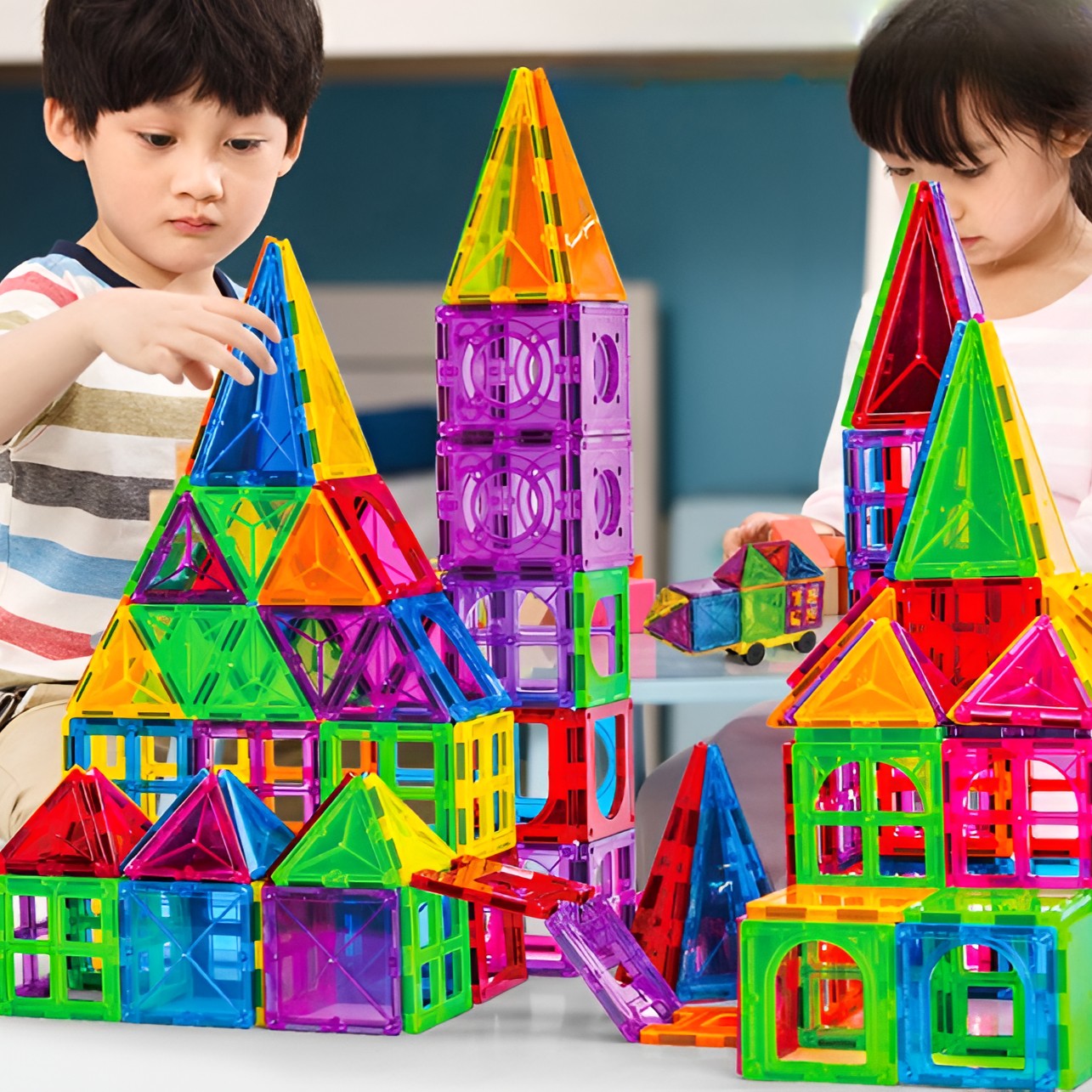 Set 120 de Piese Magnetice de Constructie